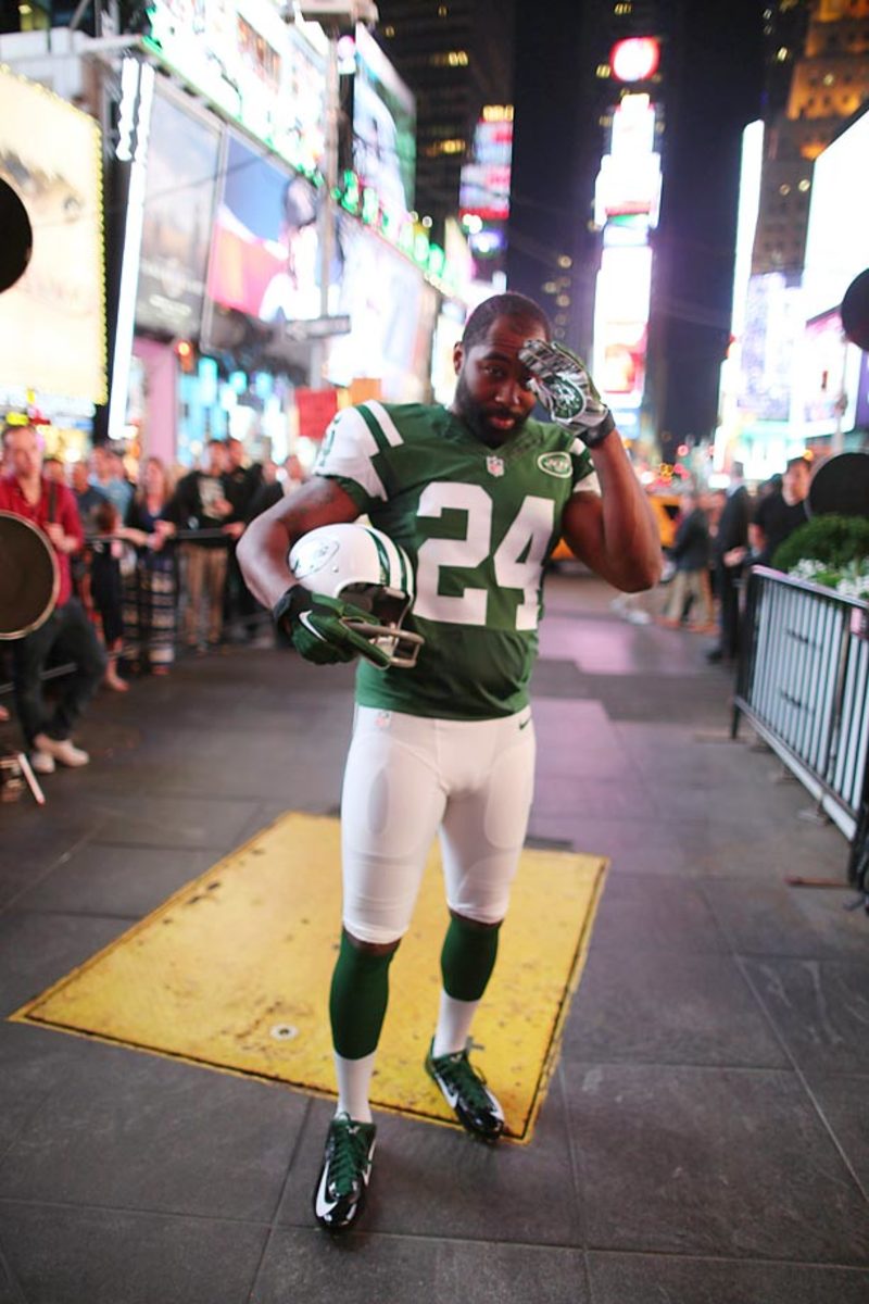 darrelle-revis-X159579_TK1_258.jpg